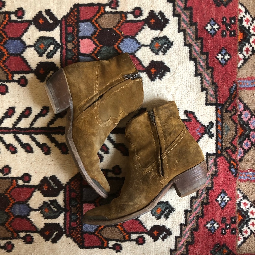 Super cute Frye cowboy booties size 7.5